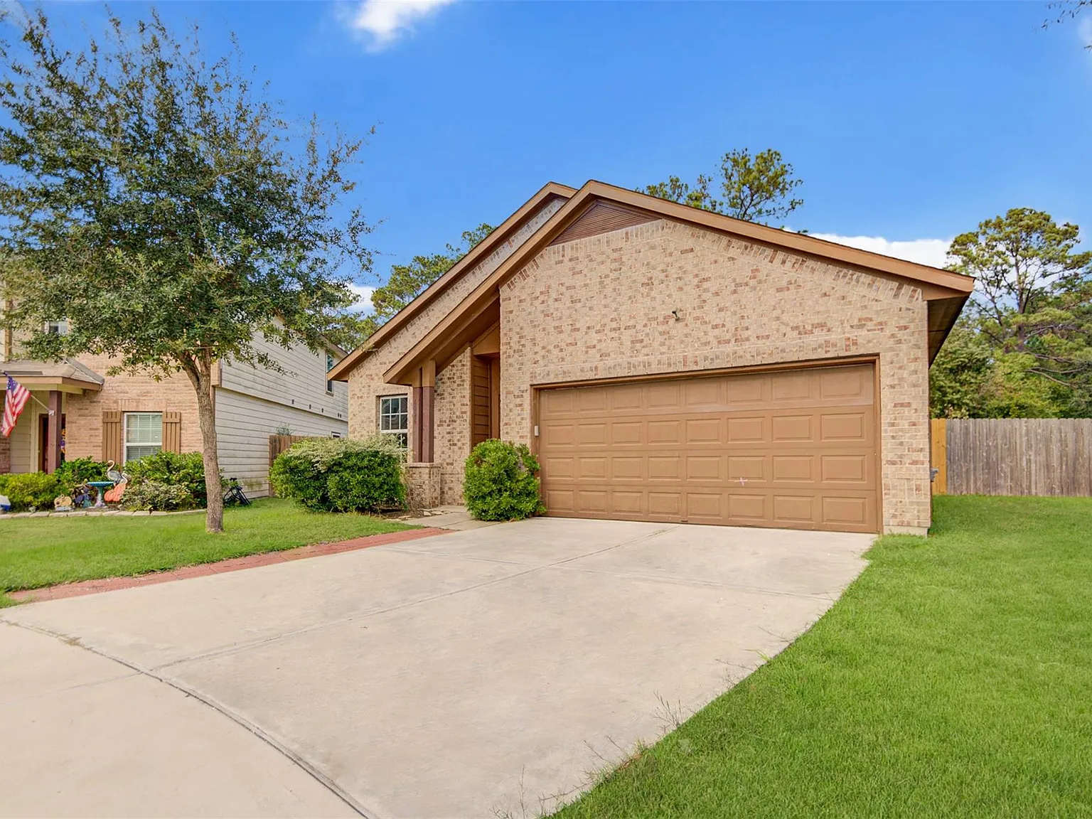 4 bed, 2.5 bath, 1892 sqft, $2,100 — Photo 2