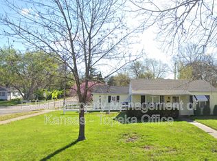 2300 SW Eveningside Dr, Topeka, KS 66614