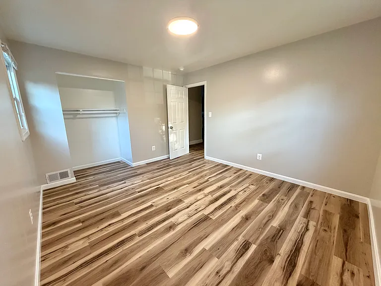 13015 Parkland Dr — Photo 6