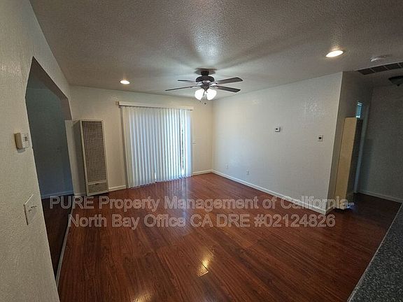 4th image of 155 Oak Manor Ct Unit 2