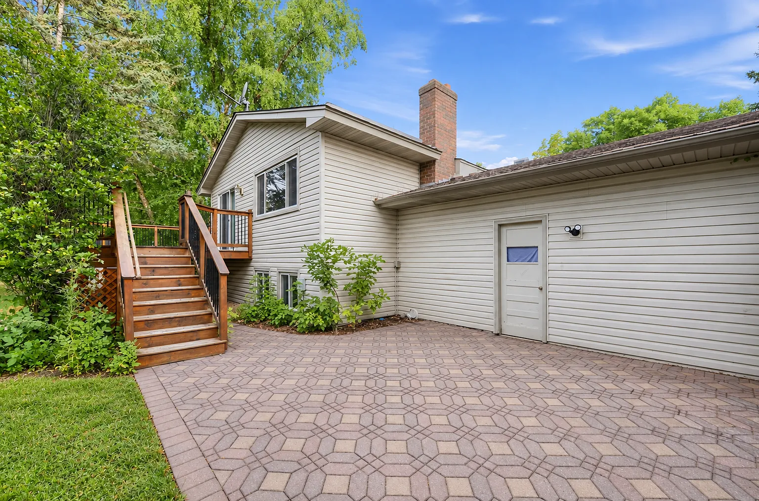 5 bed, 1860 sqft, $3,555 — Photo 3