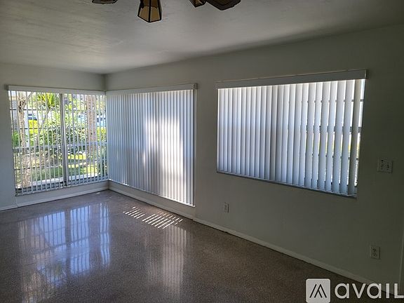 3rd image of 1005 SE 15th St APT 5A