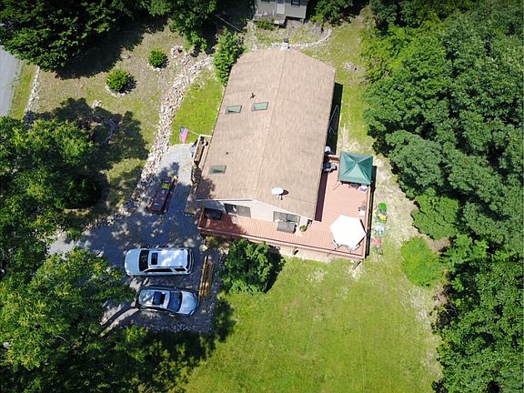3rd image of 126 Applewood Dr