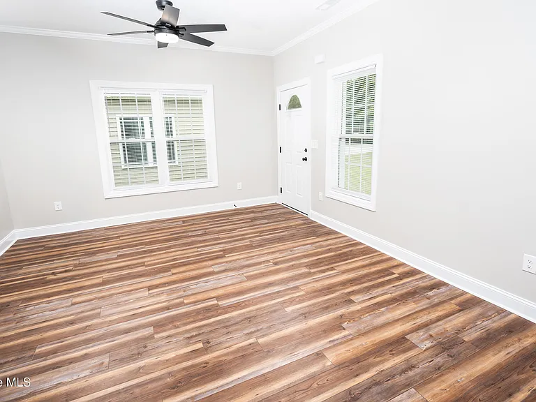 132 Macdonald Blvd — Photo 5