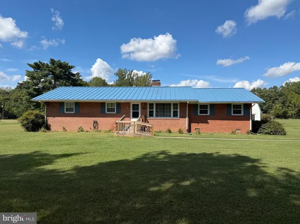 16184 Melville Ln, Bowling Green, VA 22427