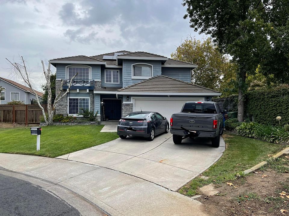 2nd image of 8 Haystack Ct