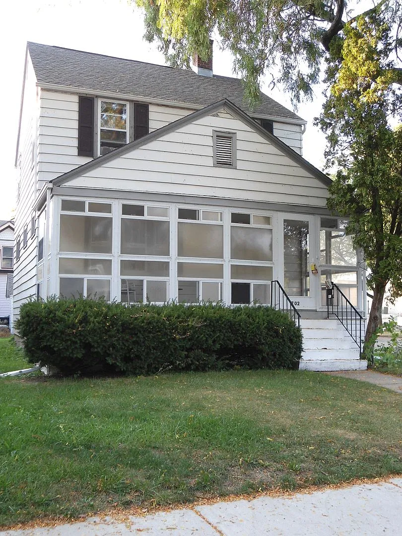 Three Bedroom House Near Brittingham Park — Photo 1