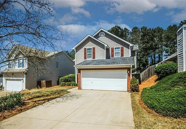 121 Stoneforest Dr — Photo 2