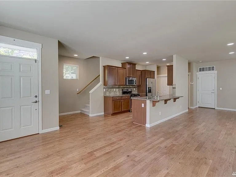 386 NE Denny Way — Photo 3