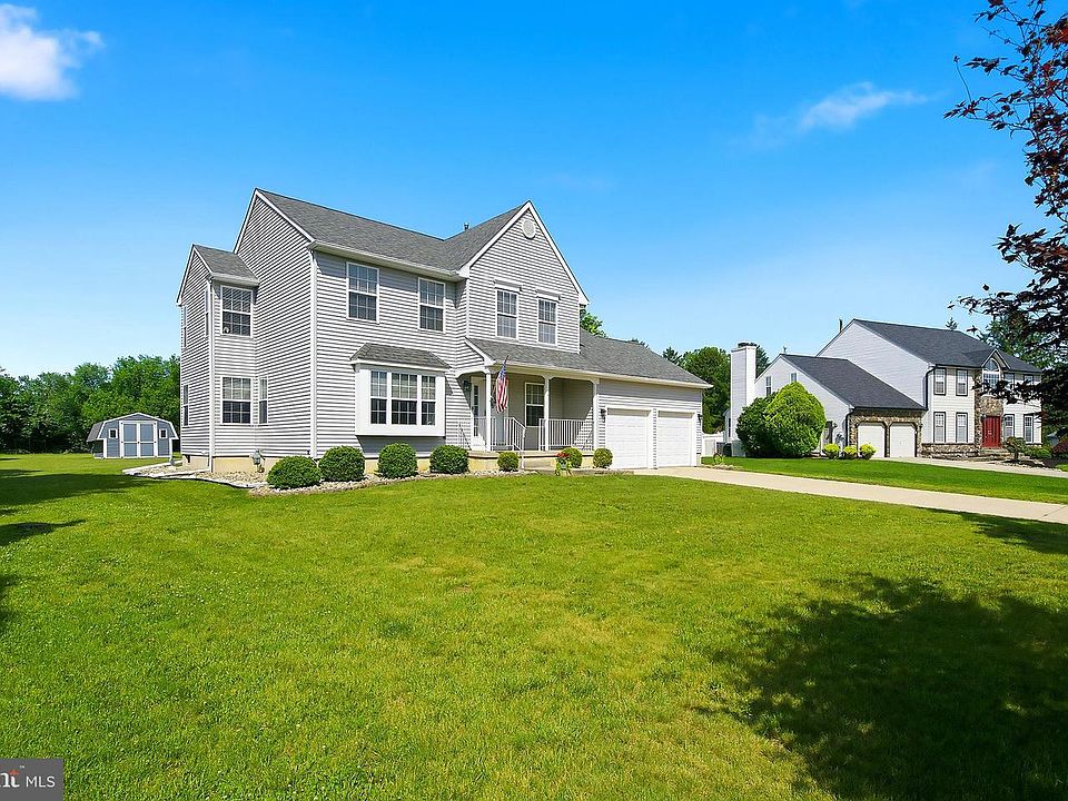 1st image of 7 Olmsted Dr