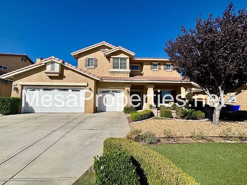 3 bed, 2.5 bath, 2399 sqft, $2,600 — Photo 1