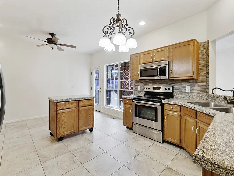 4933 Alexis Dr — Photo 12