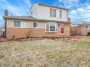 15942 Dugan St, Roseville, MI 48066