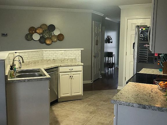 4th image of 420 Jefferson Woods Dr