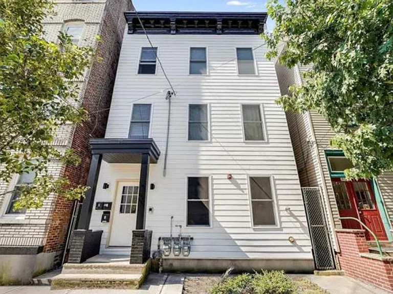 25 Saint Pauls Ave #1A — Photo 1