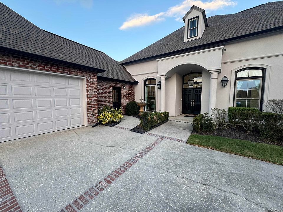 1st image of 18404 Lake Harbor Ln