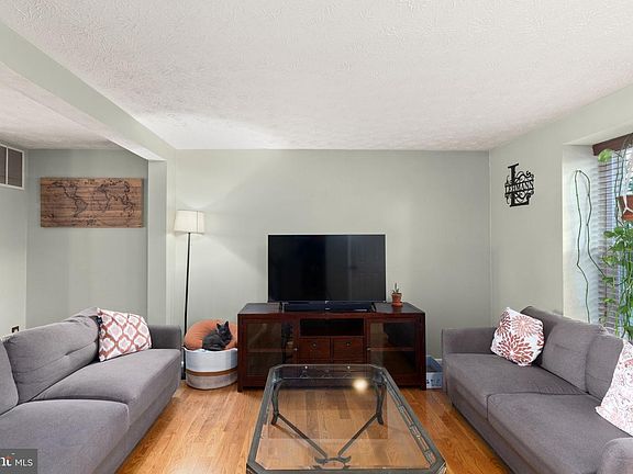 3rd image of 1323 Acorn Ridge Ct