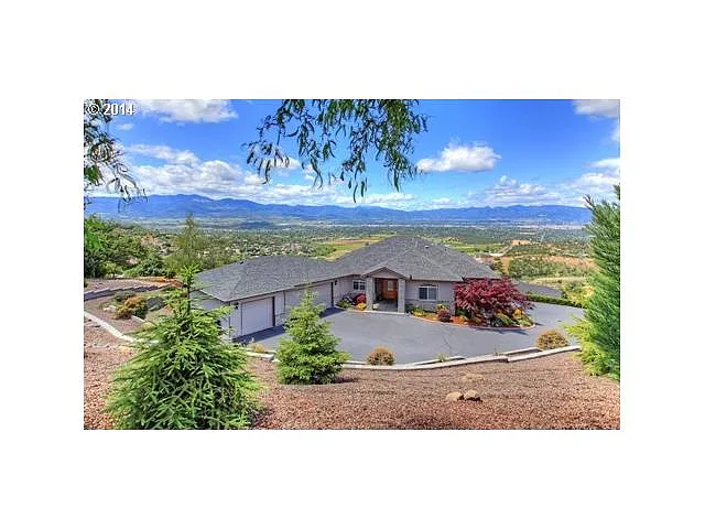 1562 Satellite Dr photo 1
