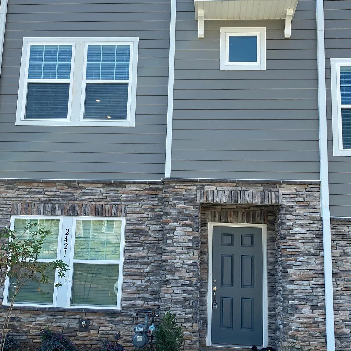 2421 Arbor Loop Dr — Photo 1