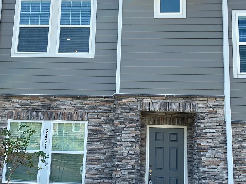 2421 Arbor Loop Dr