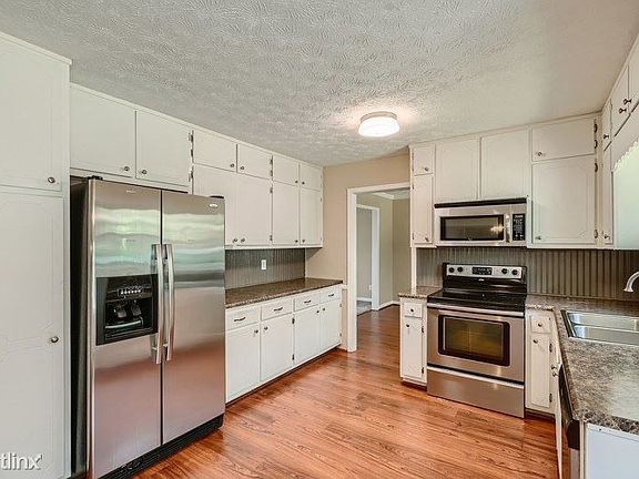 2nd image of 2589 Kensington Dr
