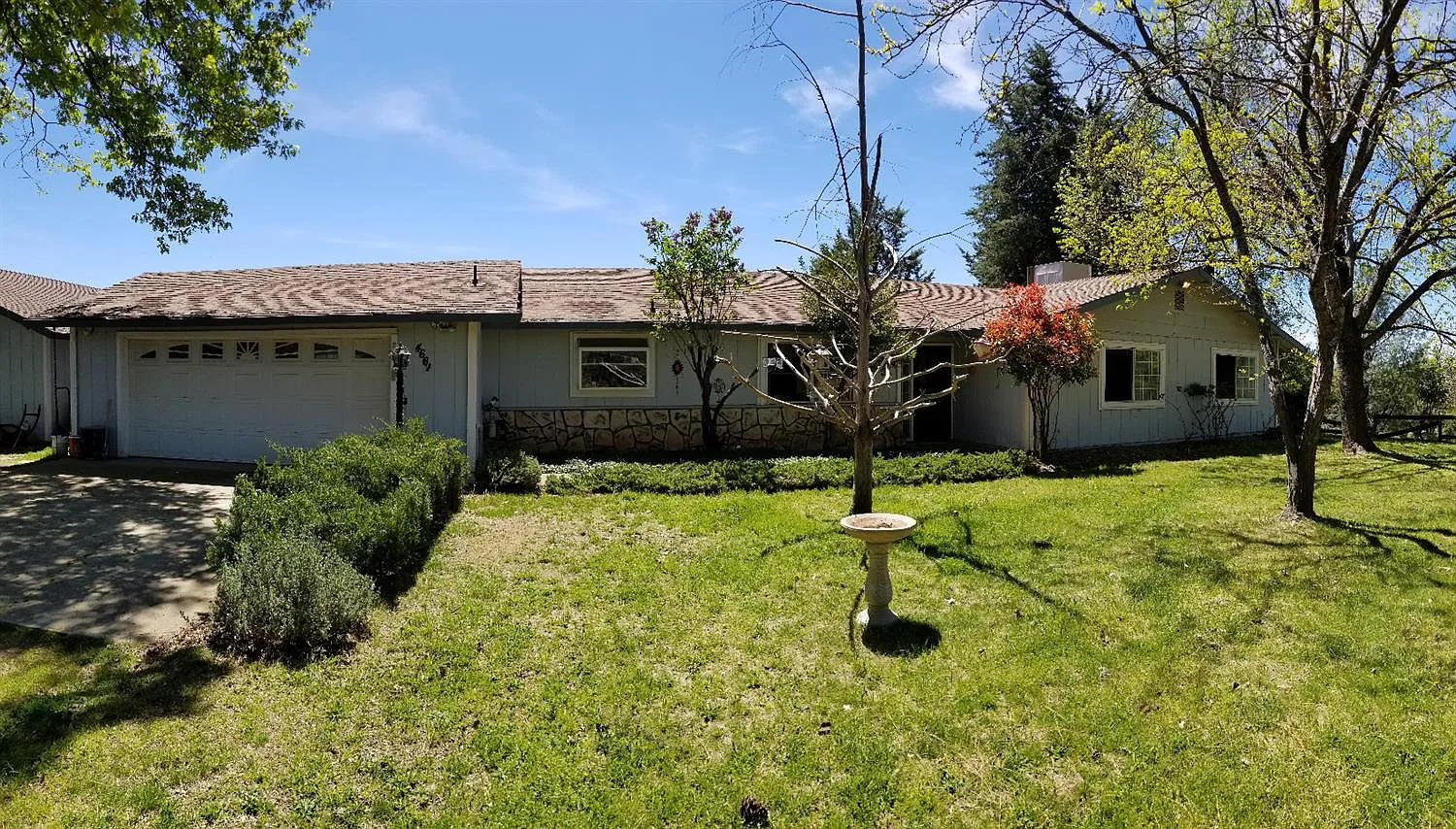 4661 View Point Dr photo 1