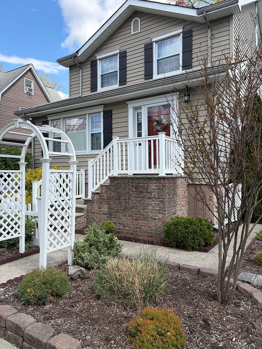 Building Photo - 829 Elm Ave #2