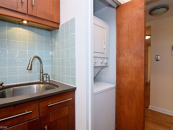 5th image of 2399 Euclid Heights Blvd #D-1