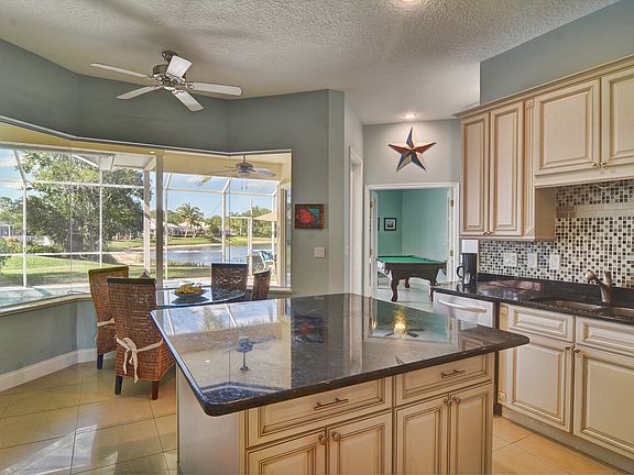 3rd image of 1121 SW Lighthouse Dr