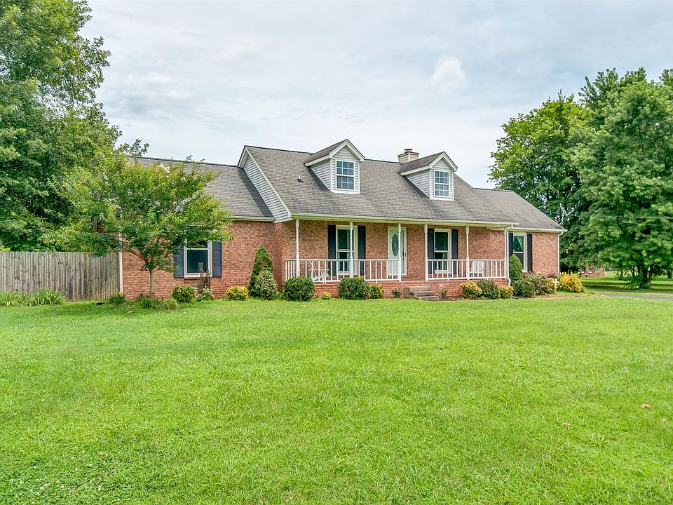 1st image of 215 Gossett Dr