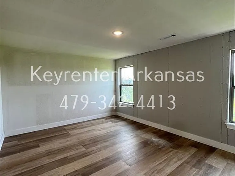 SW Livingston Sq Duplex — Photo 18