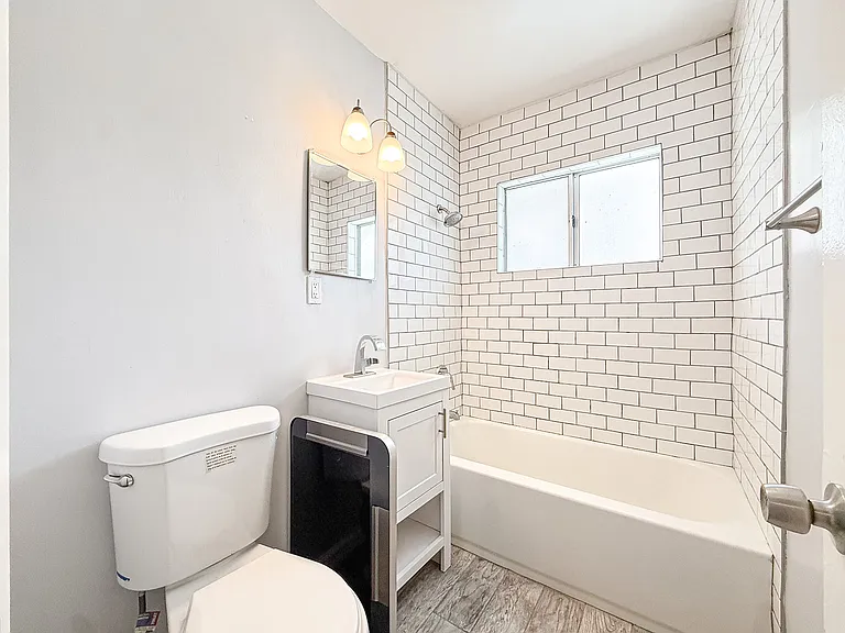 1613 Barry Ave #4 — Photo 10