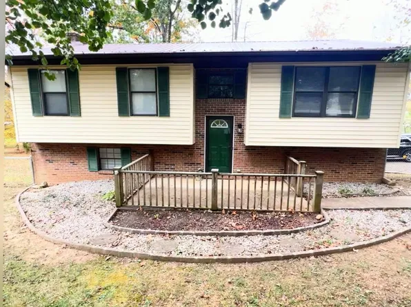 100 Pinehurst Dr, Huntington, WV 25704