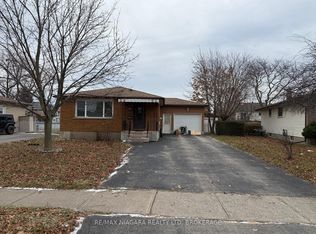 8006 Paddock Trail Dr, Niagara Falls, ON L2H1X2