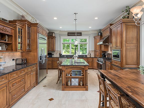 4th image of 240 W Benton Ave