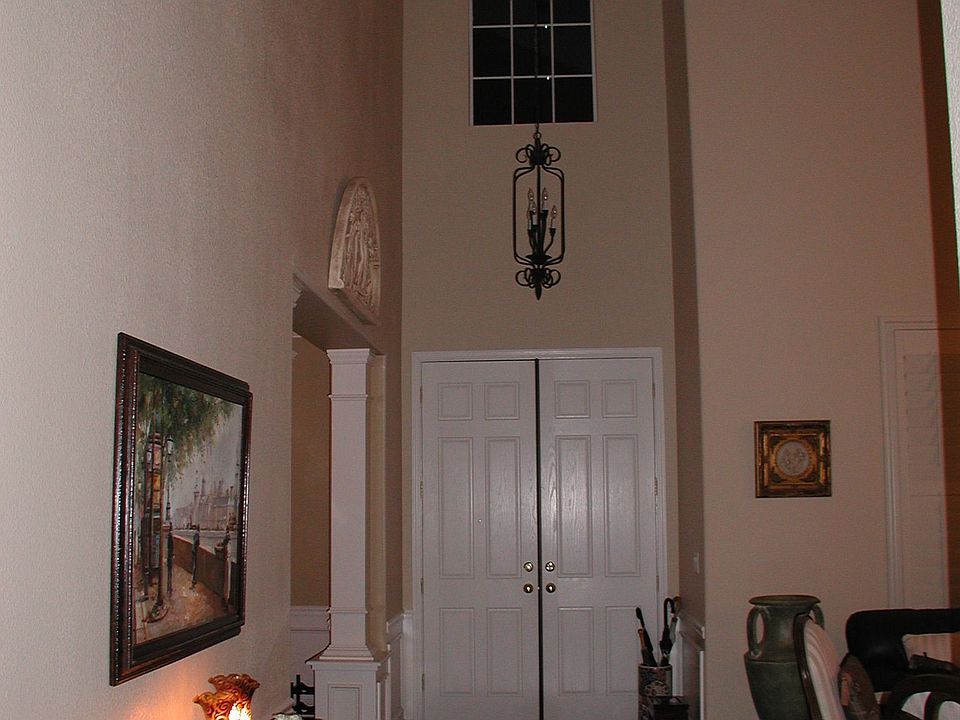 Entry Way - Vaulted