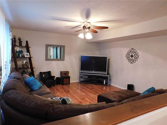 3rd image of 8642 Woodbluff Ct