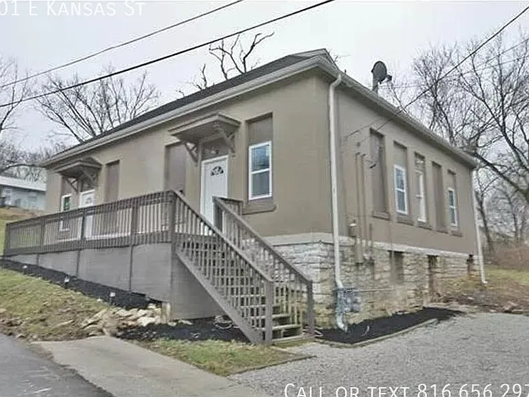 301 E Kansas St — Photo 34