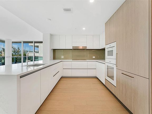 4th image of 9221 E Bay Harbor Dr #512