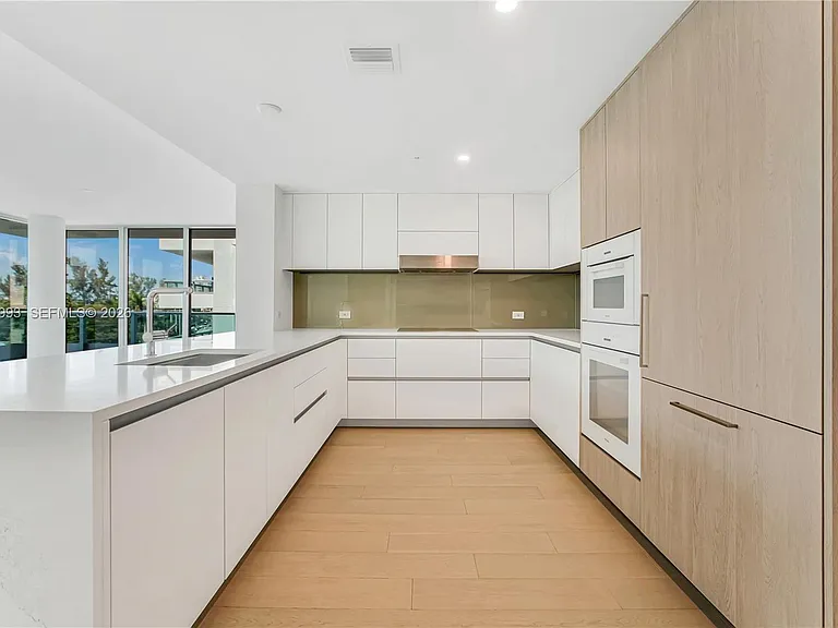 9221 E Bay Harbor Dr #512 — Photo 4
