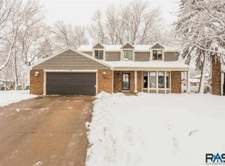 2000 E Elizabeth Dr, Sioux Falls, SD 57103