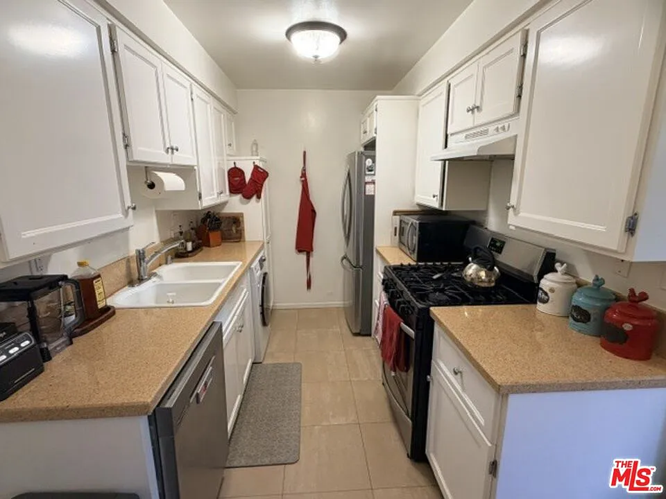 2 bed, 2.0 bath, 1122 sqft, $4,000 — Photo 4