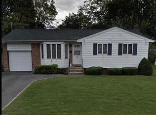 52 Headline Rd, Deer Park, NY 11729