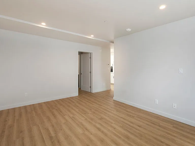 839 Broderick St #890R — Photo 11