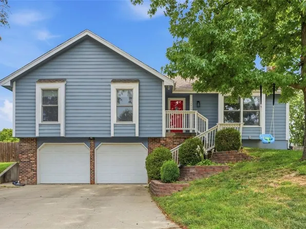 12825 S Arapaho Dr, Olathe, KS 66062