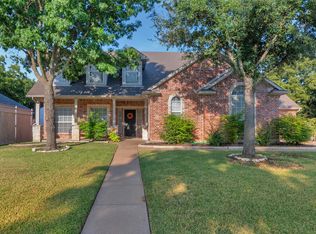 2415 Summer Ct, Arlington, TX 76001