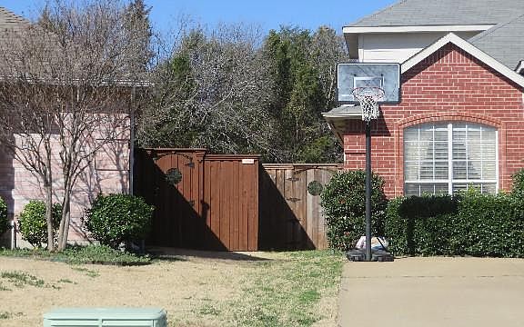 3rd image of 515 Pearl Ct