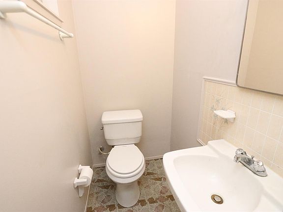 3rd image of 221 Woodham Ave