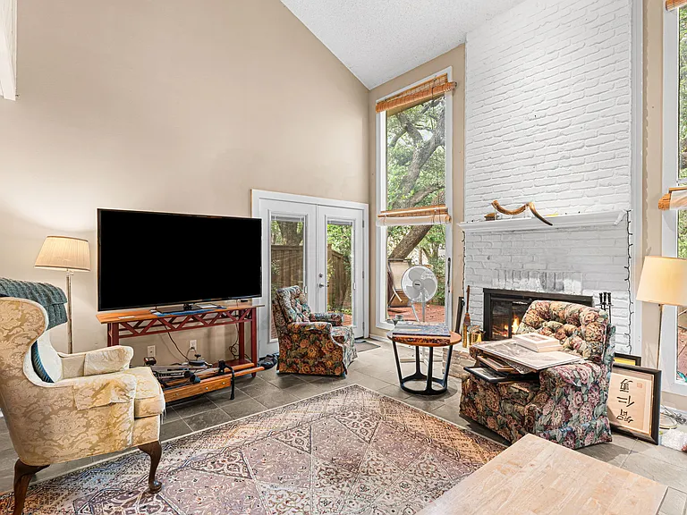 8301 Greenslope Dr — Photo 3