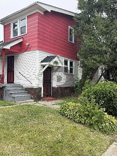 11201 Revere Avenue - Upstairs — Photo 2